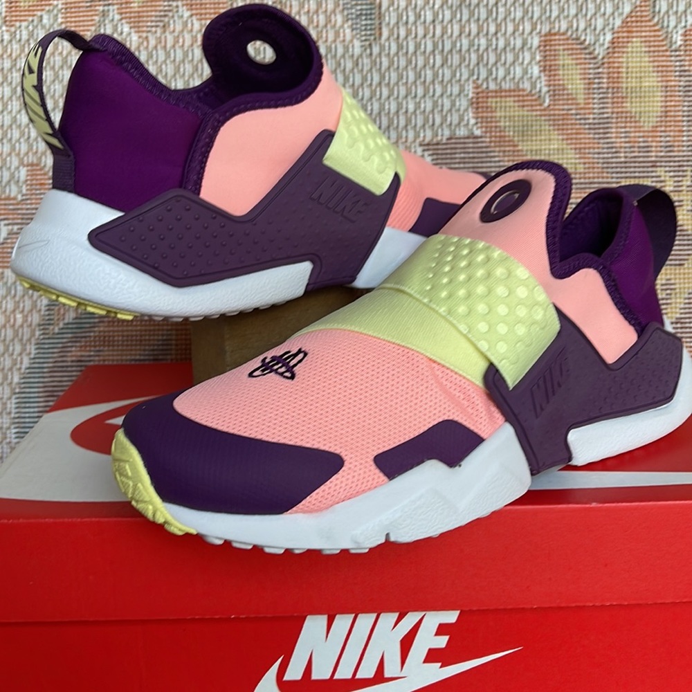 NIKE WMNS HUARACHE EXTREME
PINK TINT / CITRON TINT
Sneakers
AV8239 600 - Picture 9 of 16